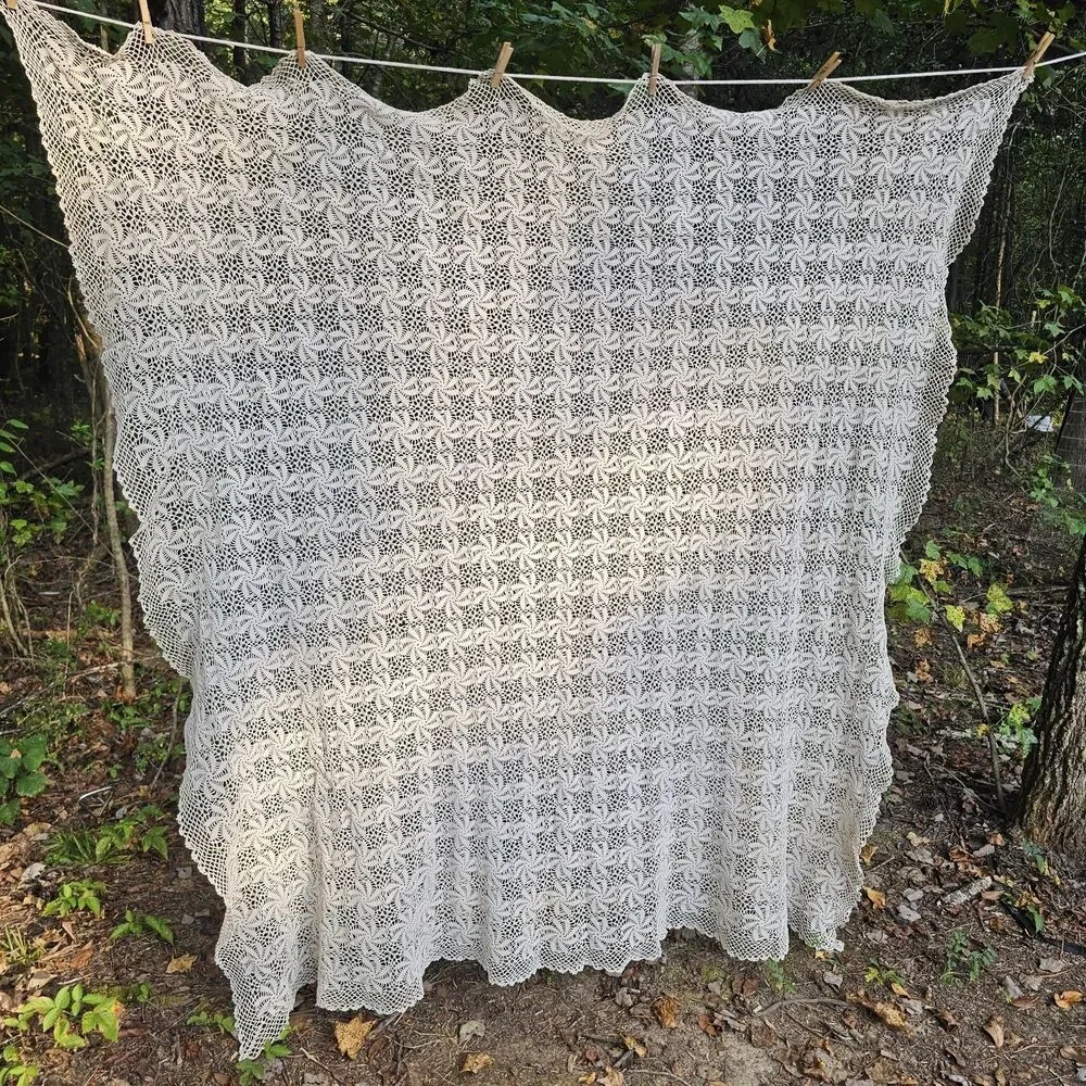 Vintage Hand Crocheted Lace Bedspread Tablecloth Ecru Floral Pinwheel 62x62